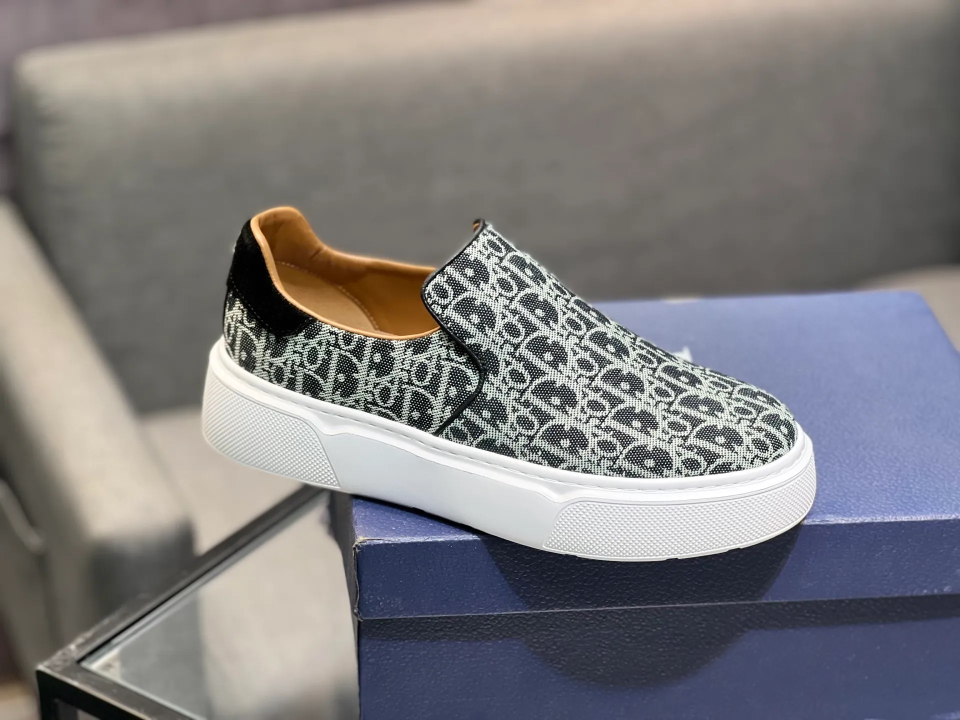 Men's shoes 💰380 The latest DiOr shipment, using imported top-grade jacquard fabric with cowhide design 👍 Breathable mesh lining, comfortable to wear, lightweight, original last mold, official website 1:1, private mold outsole, non-slip, color, multiple colors available, code number 38 to 44 (45 can be ordered)